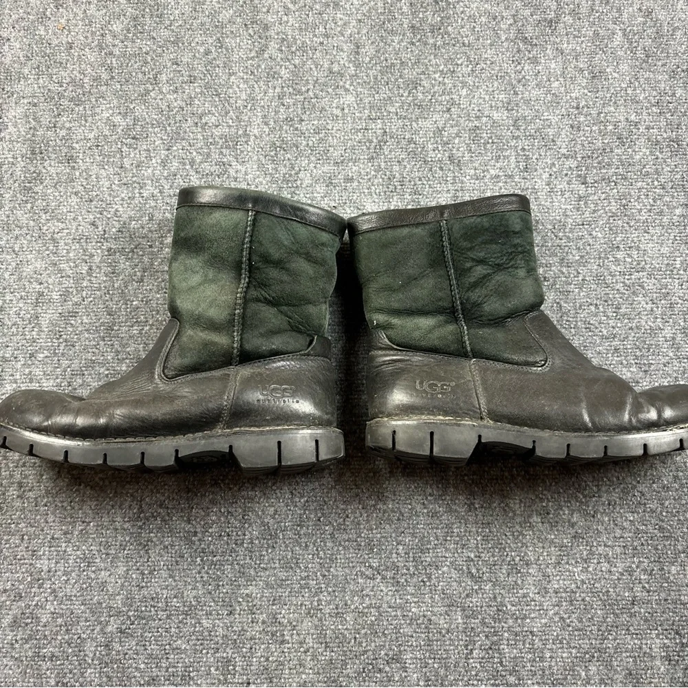 UGGS Men’s Brooks Black Suede/Leather Mid Winter Boot size: 8